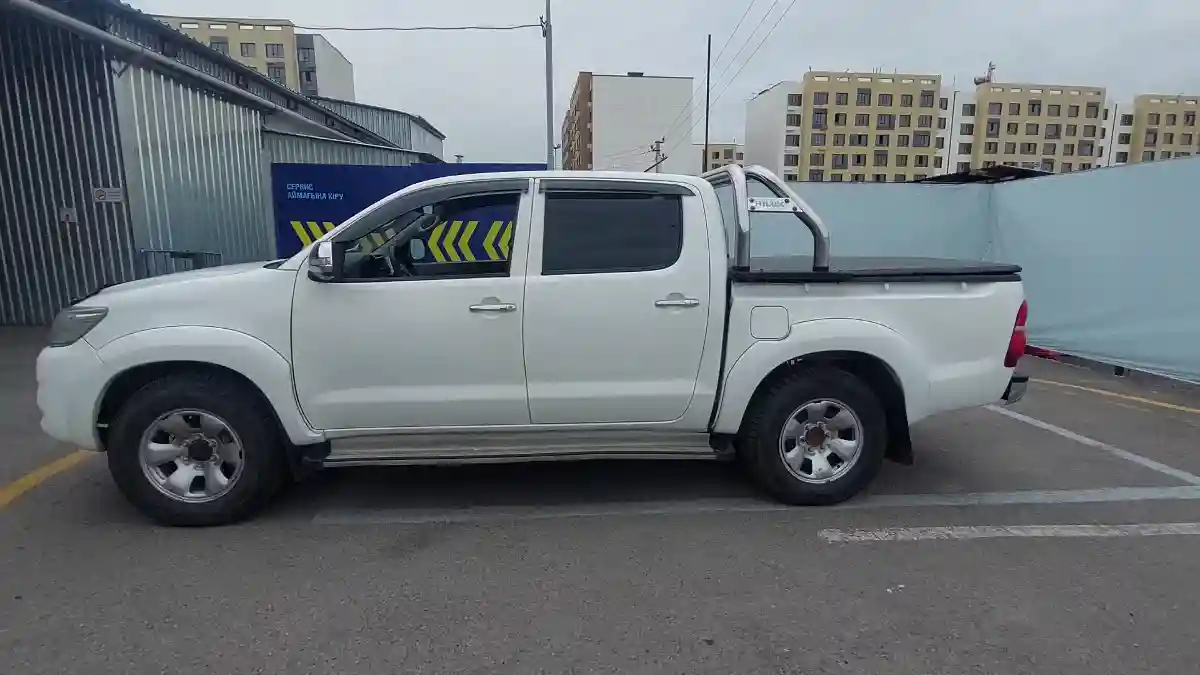 Toyota Hilux 2013 года за 12 800 000 тг. в Алматы