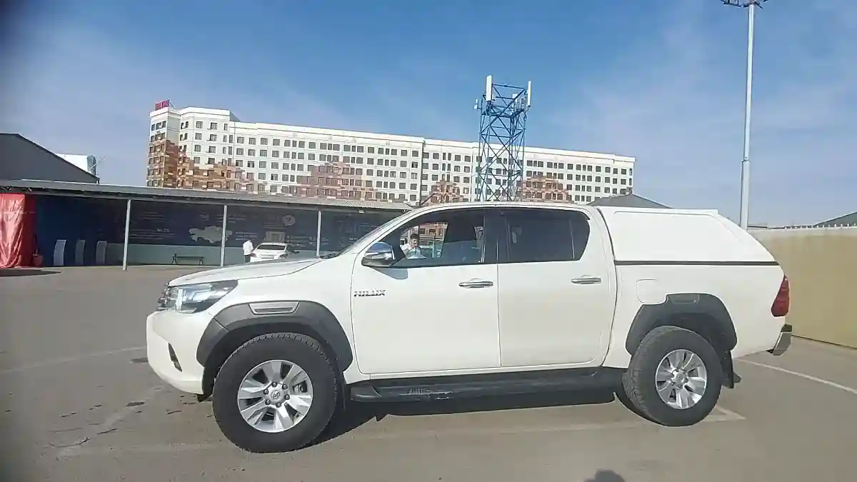 Toyota Hilux 2016 года за 17 000 000 тг. в Шымкент