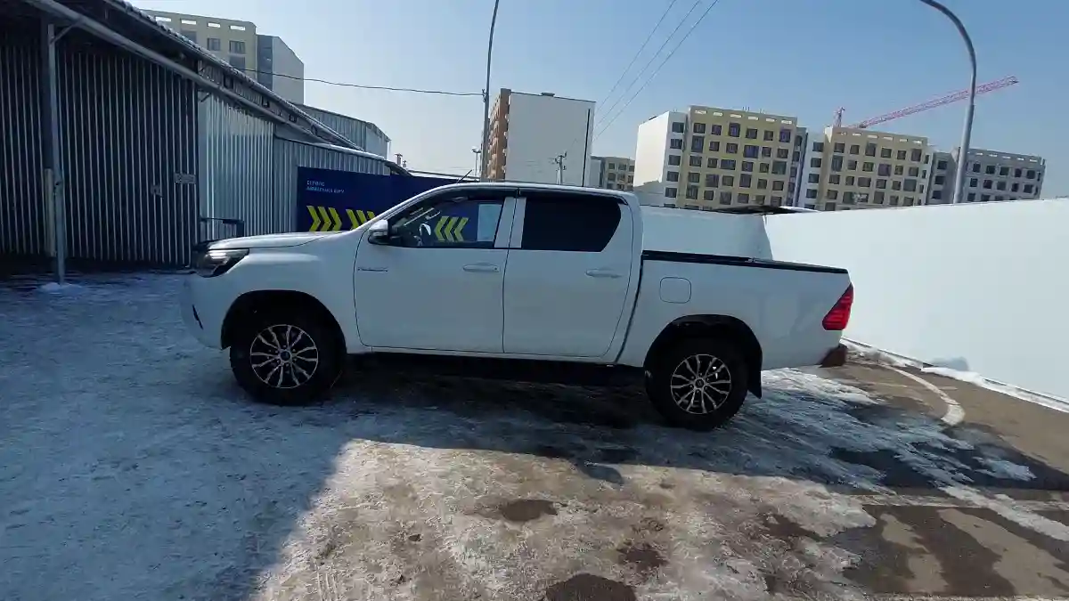 Toyota Hilux 2016 года за 11 000 000 тг. в Алматы