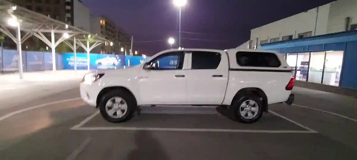 Toyota Hilux 2017 года за 13 500 000 тг. в Алматы