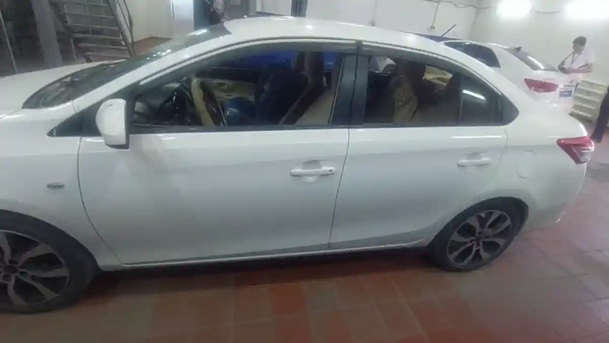 Toyota Yaris 2014 года за 6 000 000 тг. в Астана