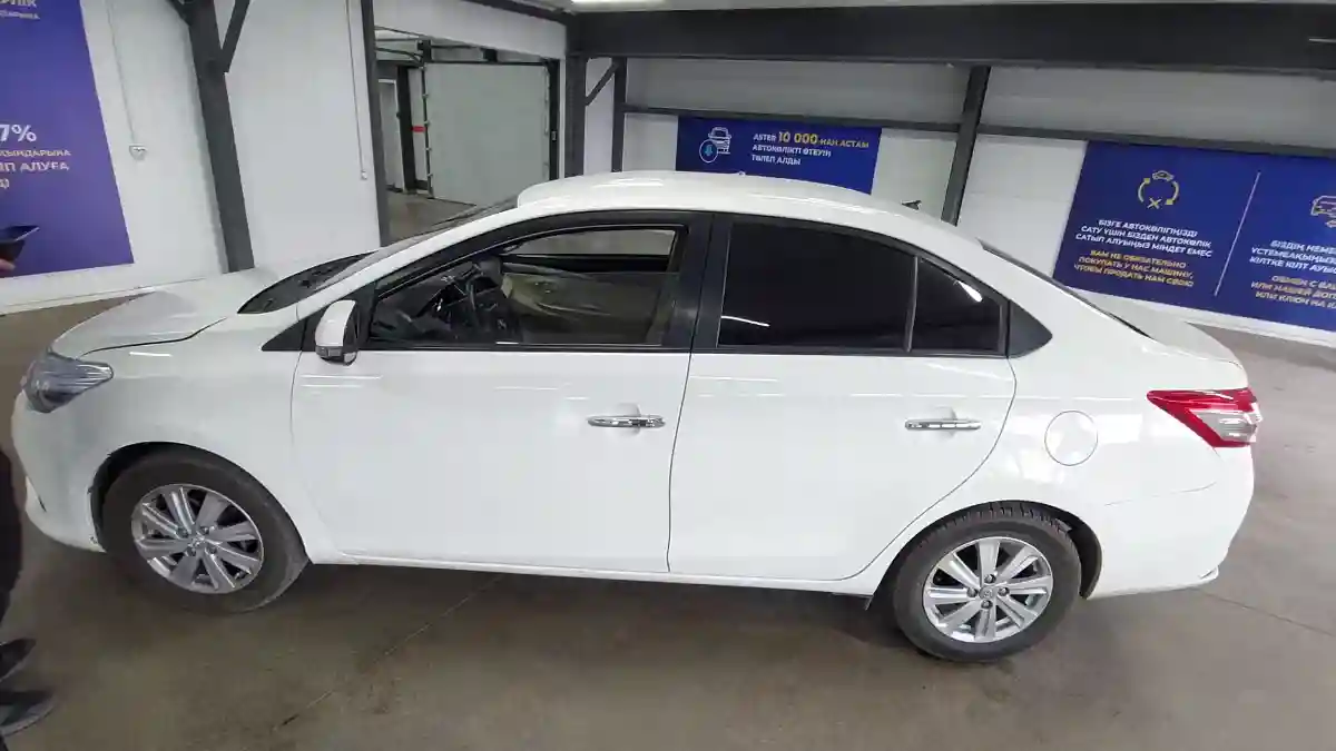 Toyota Yaris 2013 года за 6 500 000 тг. в Астана