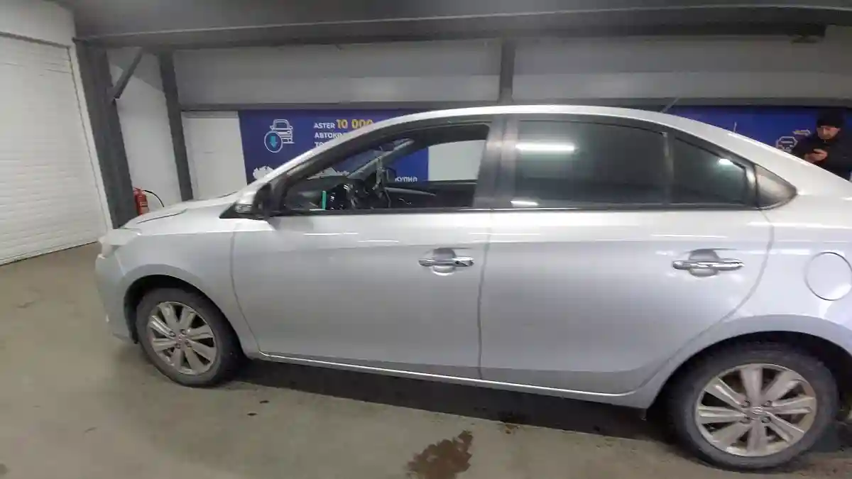 Toyota Yaris 2013 года за 6 200 000 тг. в Астана