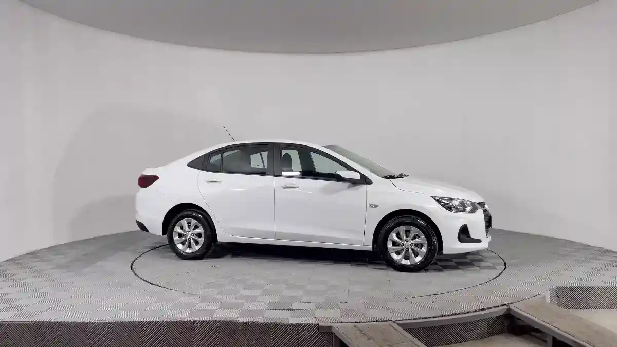 Chevrolet Onix 2023 года за 6 700 000 тг. в Караганда