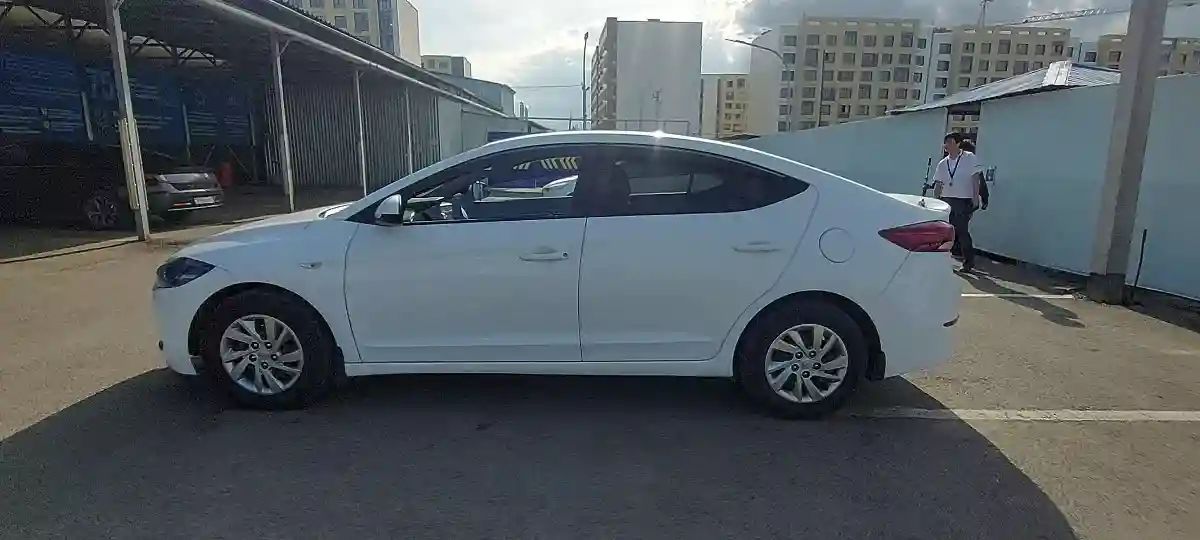 Hyundai Elantra 2018 года за 7 600 000 тг. в Алматы