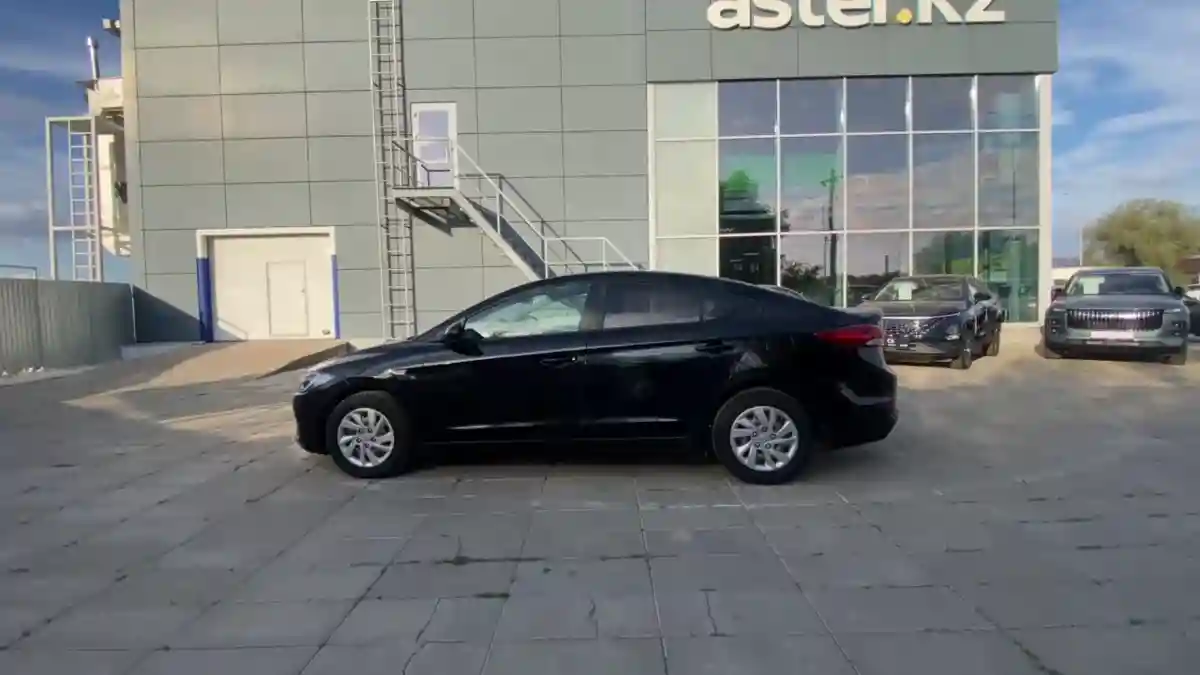 Hyundai Elantra 2018 года за 6 190 000 тг. в Уральск
