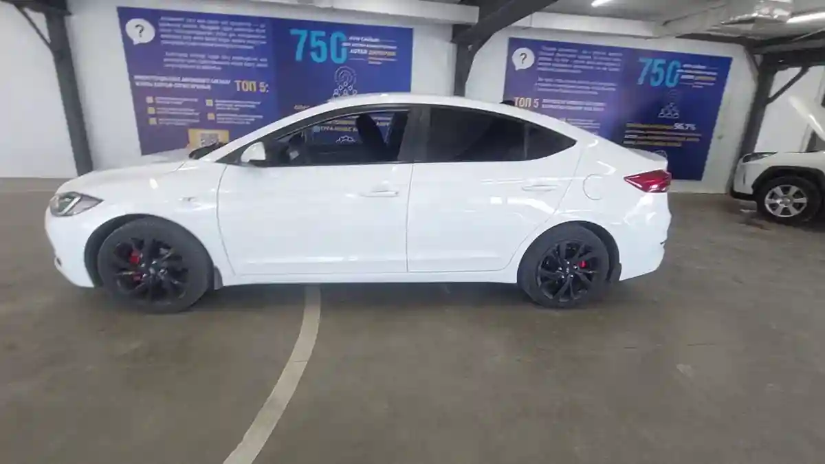 Hyundai Elantra 2018 года за 7 000 000 тг. в Астана