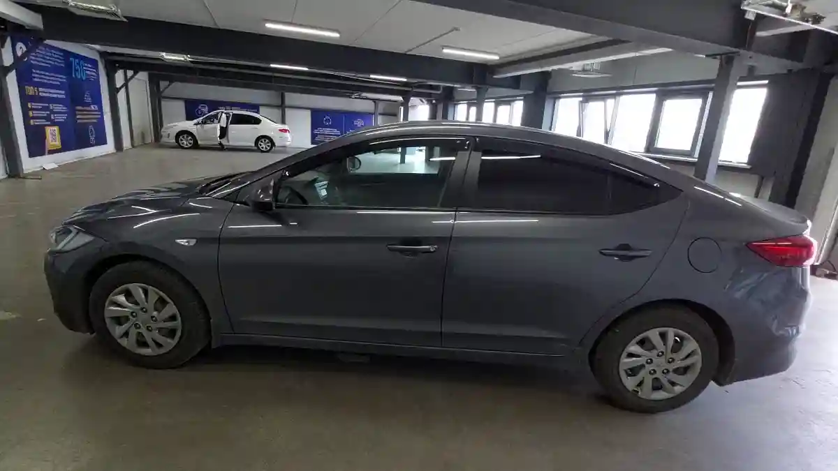 Hyundai Elantra 2018 года за 8 000 000 тг. в Астана