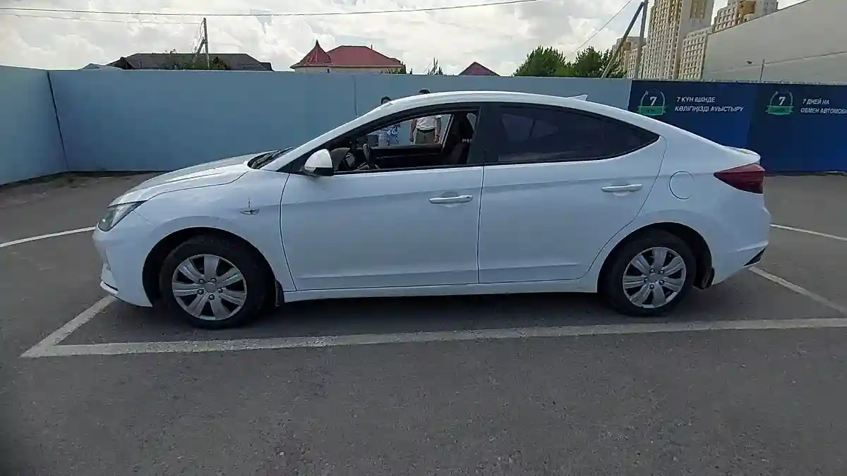 Hyundai Elantra 2019 года за 9 500 000 тг. в Шымкент