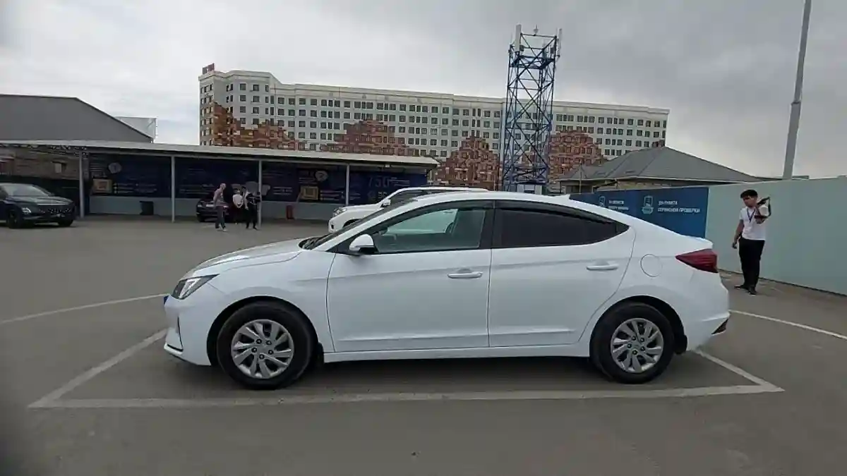 Hyundai Elantra 2019 года за 8 400 000 тг. в Шымкент