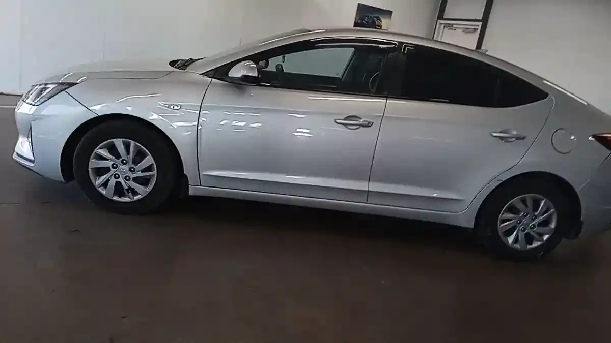 Hyundai Elantra 2019 года за 6 500 000 тг. в Астана