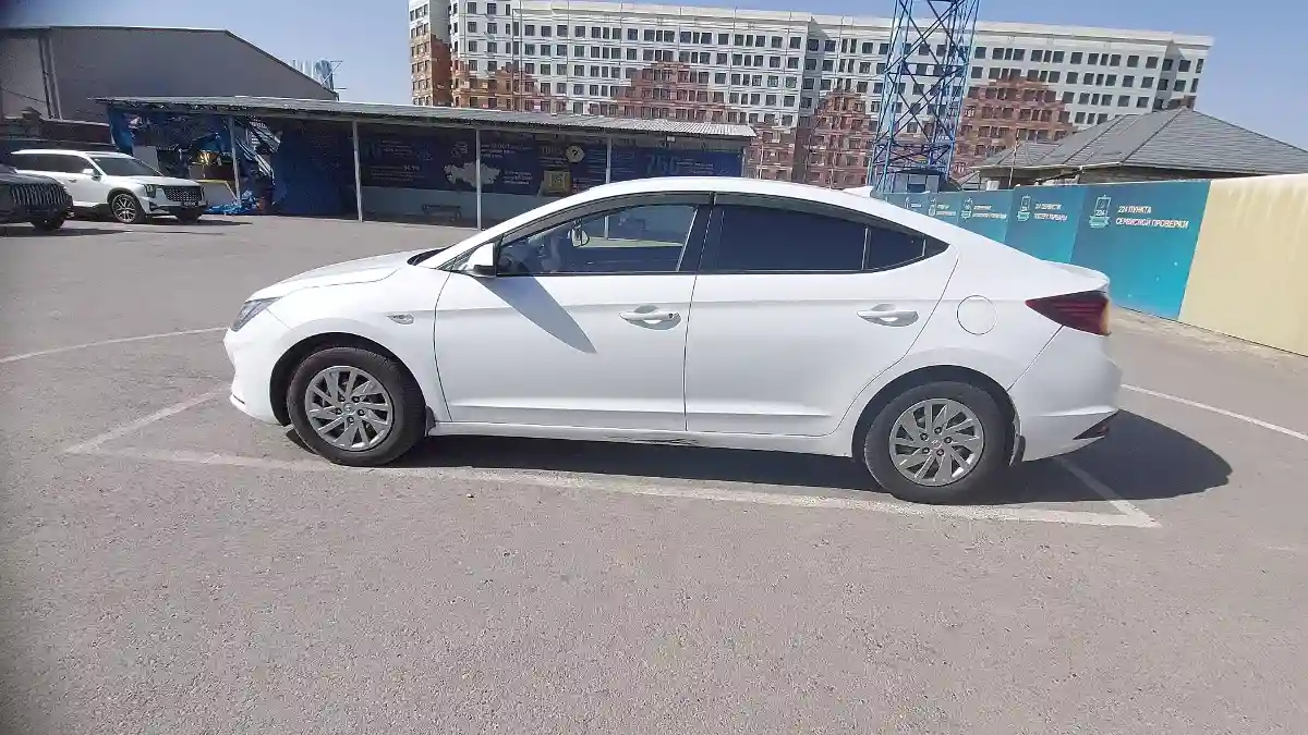 Hyundai Elantra 2019 года за 7 800 000 тг. в Шымкент
