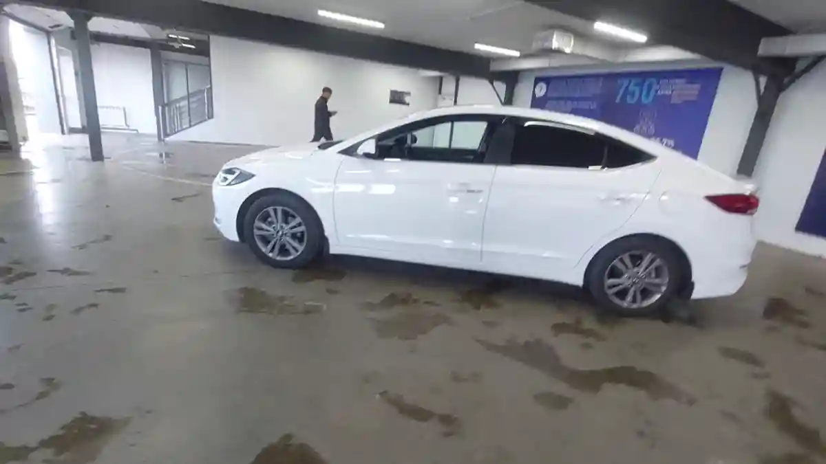 Hyundai Elantra 2017 года за 7 990 000 тг. в Астана