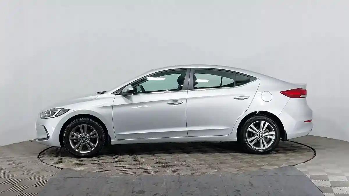 Hyundai Elantra 2017 года за 7 920 000 тг. в Астана
