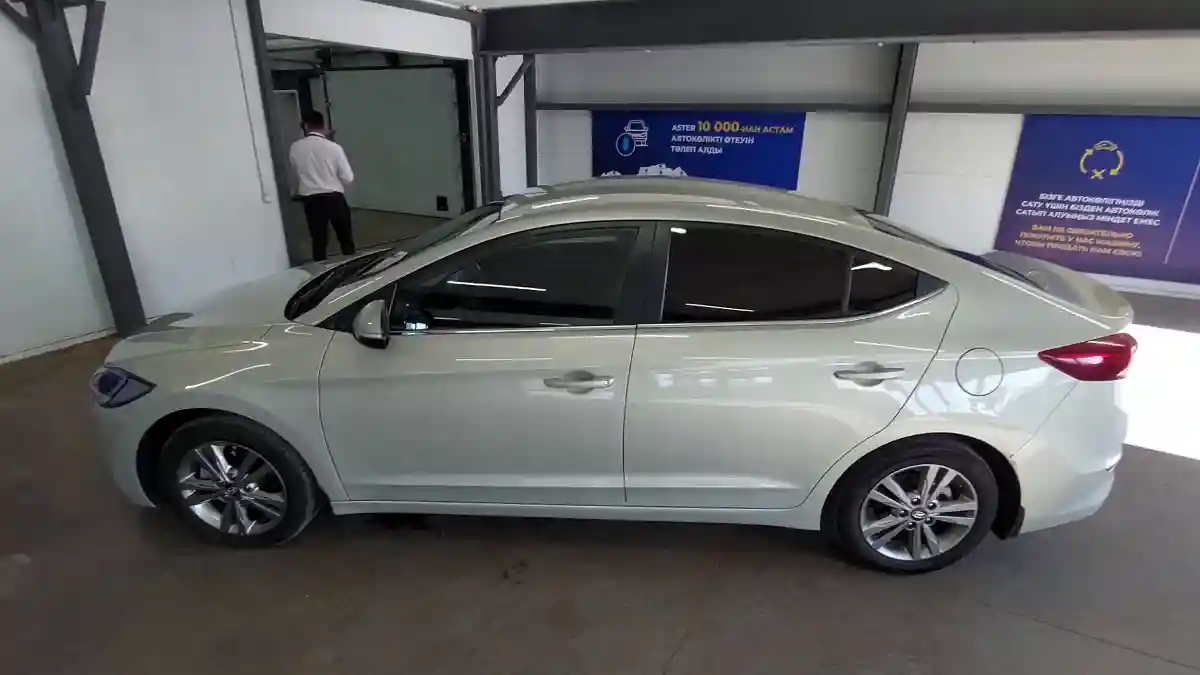 Hyundai Elantra 2017 года за 7 000 000 тг. в Астана