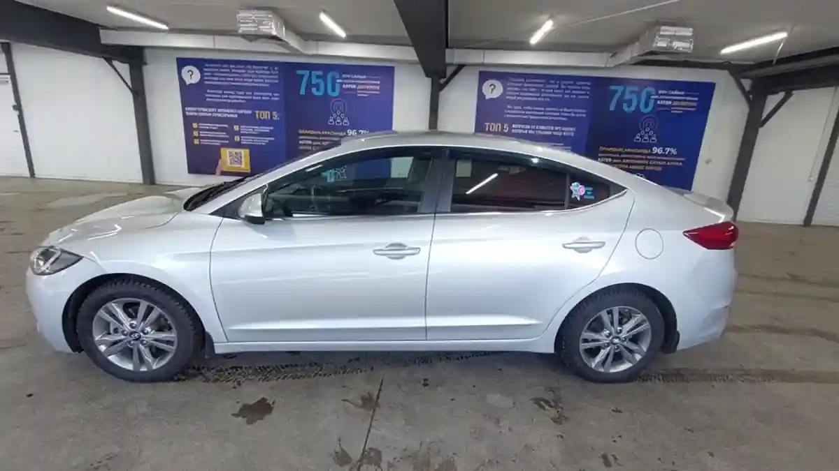 Hyundai Elantra 2018 года за 8 000 000 тг. в Астана