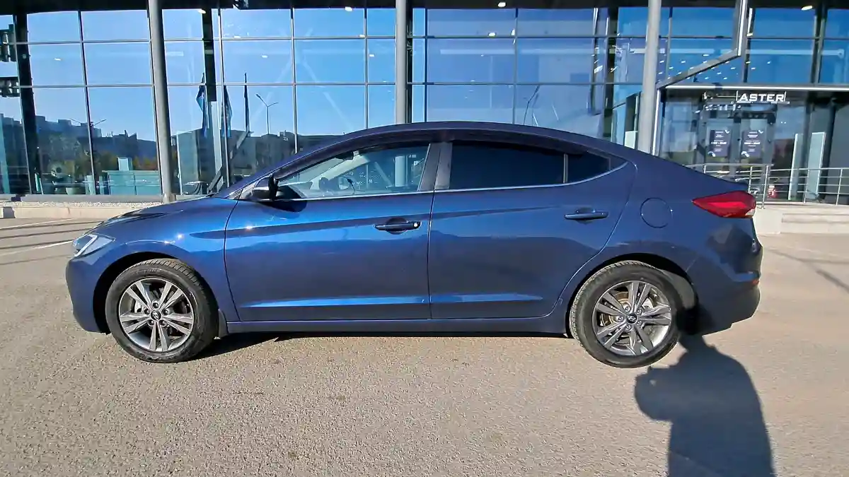Hyundai Elantra 2018 года за 8 590 000 тг. в Астана
