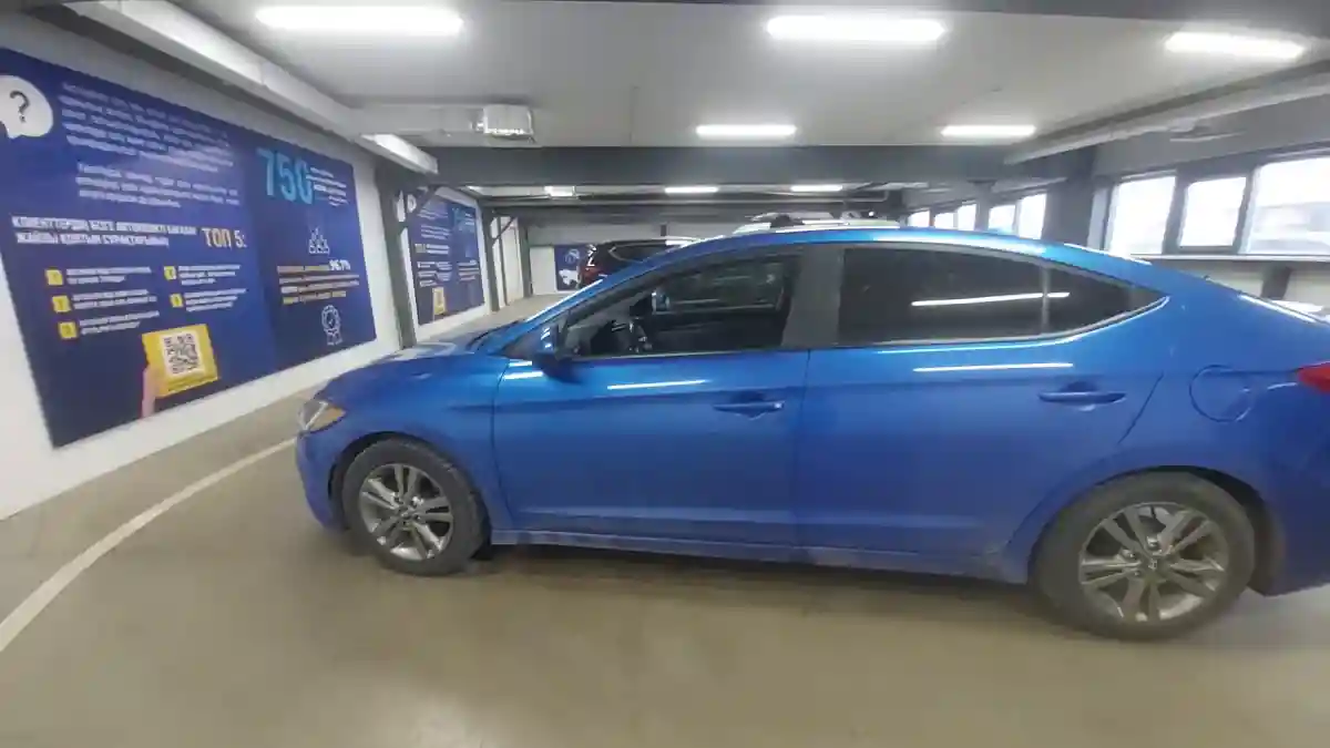 Hyundai Elantra 2018 года за 8 000 000 тг. в Астана