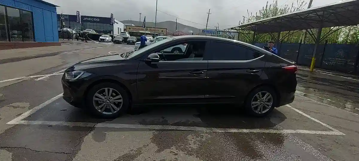 Hyundai Elantra 2018 года за 9 090 000 тг. в Алматы