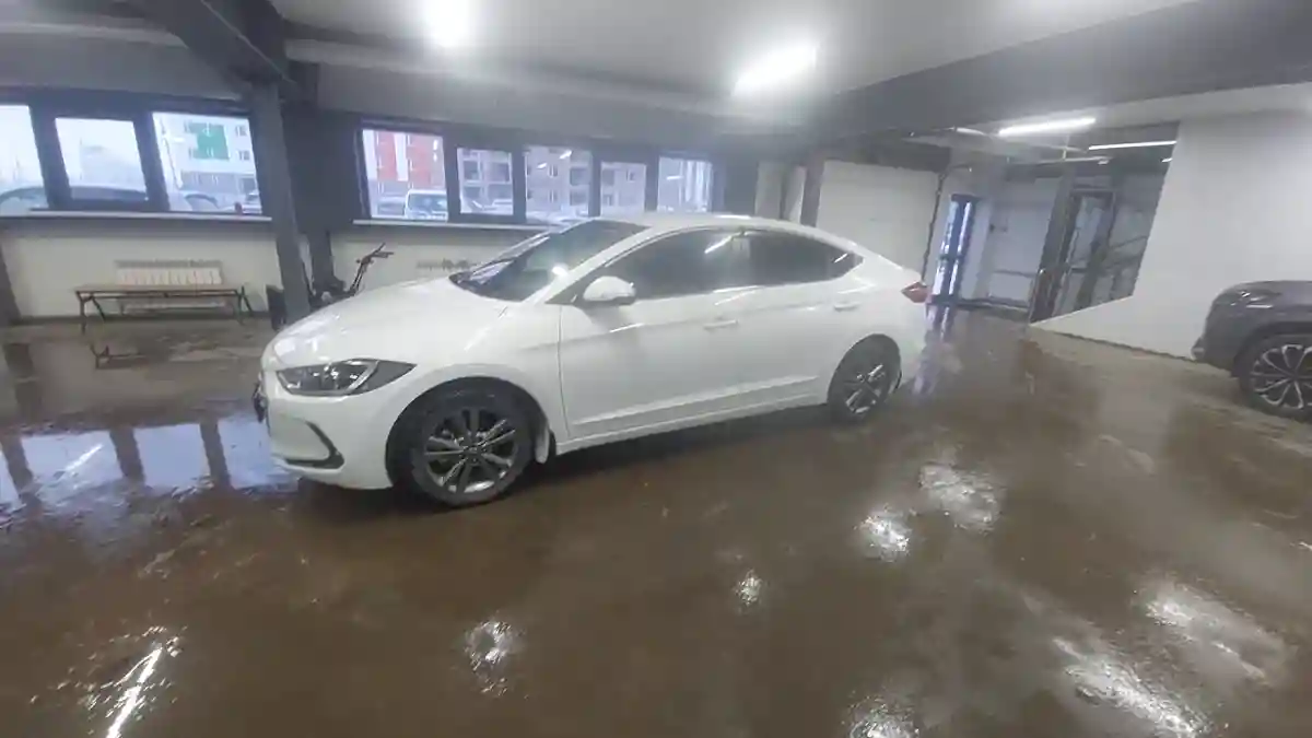 Hyundai Elantra 2018 года за 7 500 000 тг. в Астана