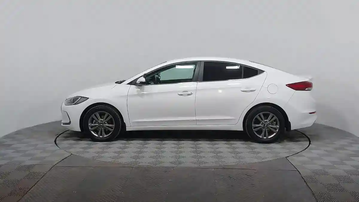 Hyundai Elantra 2018 года за 8 280 000 тг. в Астана