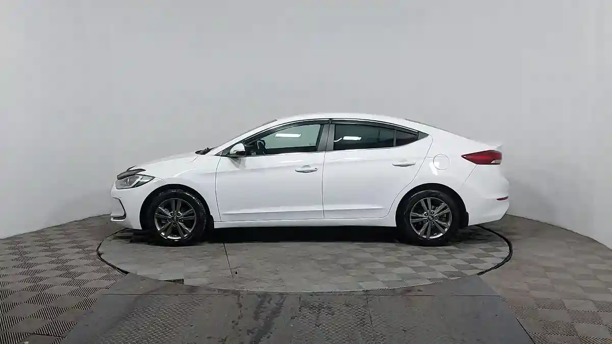 Hyundai Elantra 2018 года за 7 690 000 тг. в Астана
