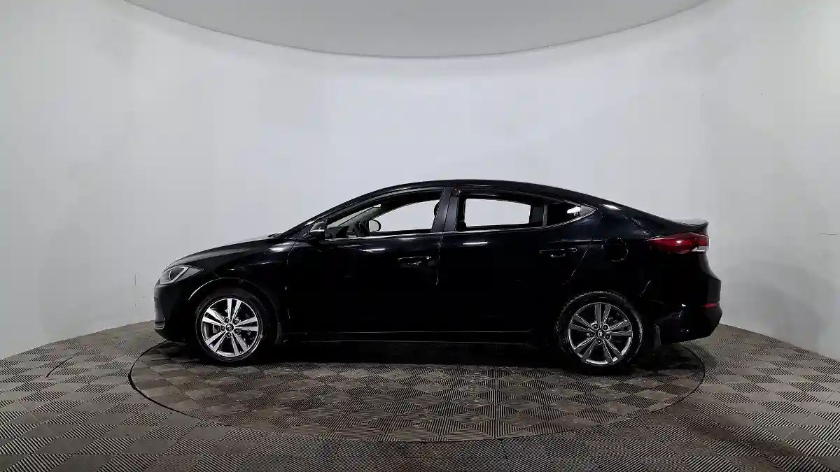 Hyundai Elantra 2018 года за 7 090 000 тг. в Астана