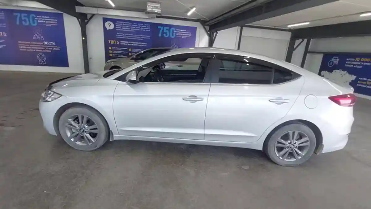 Hyundai Elantra 2018 года за 7 100 000 тг. в Астана