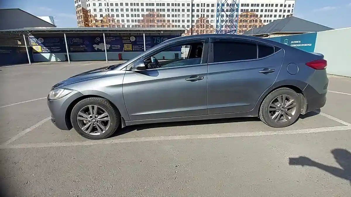 Hyundai Elantra 2018 года за 8 000 000 тг. в Шымкент