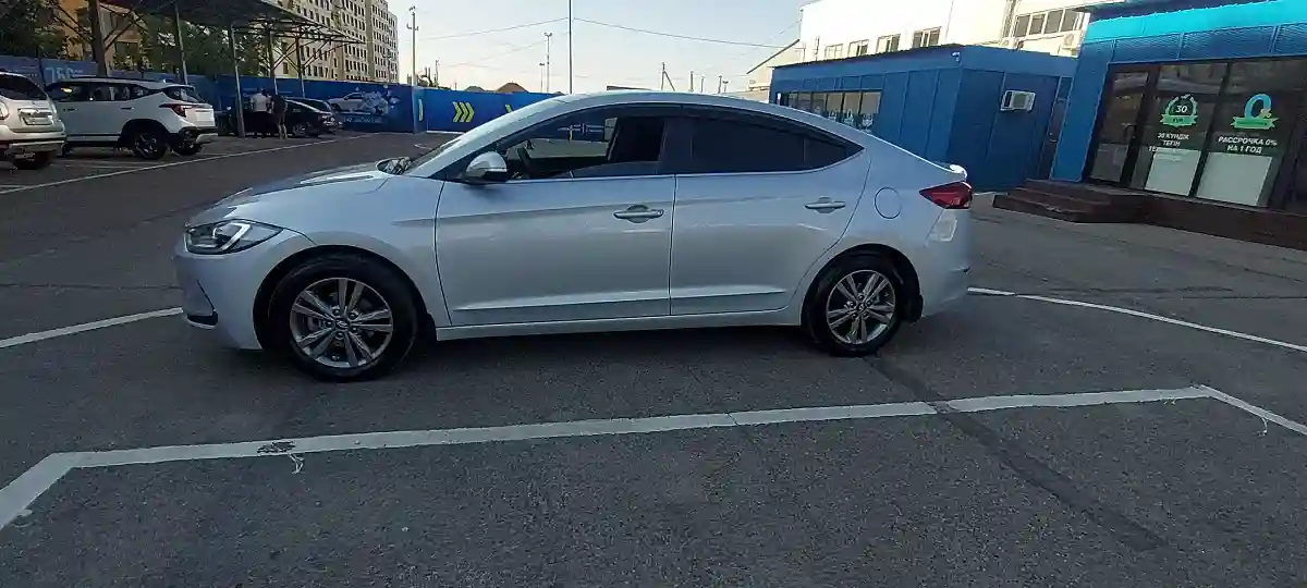 Hyundai Elantra 2018 года за 8 000 000 тг. в Алматы