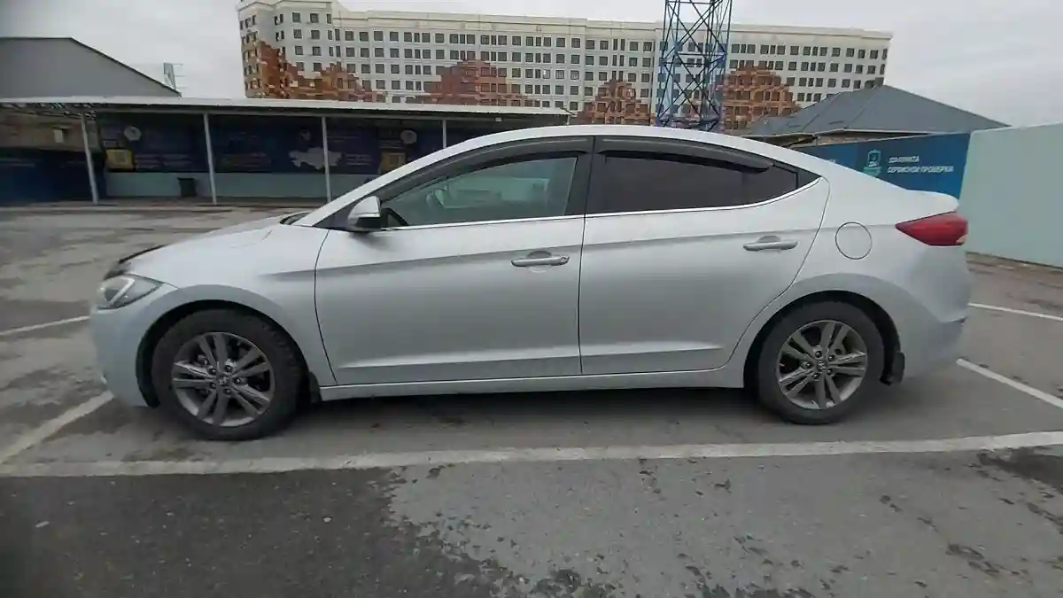 Hyundai Elantra 2018 года за 8 000 000 тг. в Шымкент