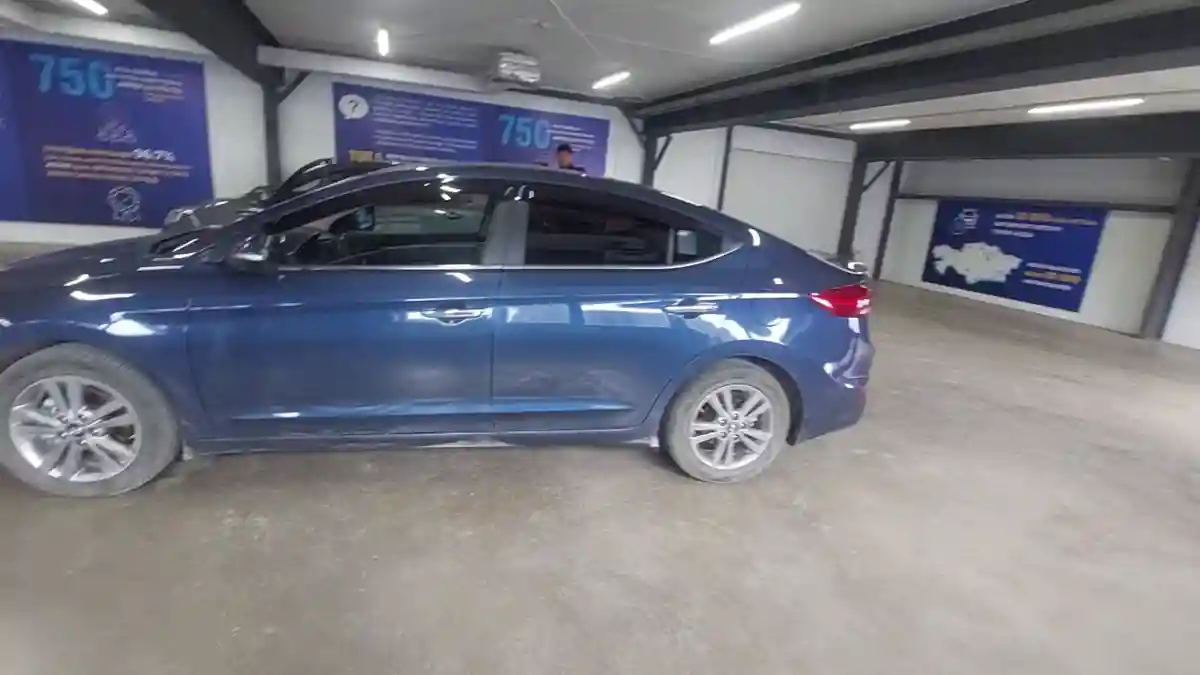 Hyundai Elantra 2018 года за 8 000 000 тг. в Астана