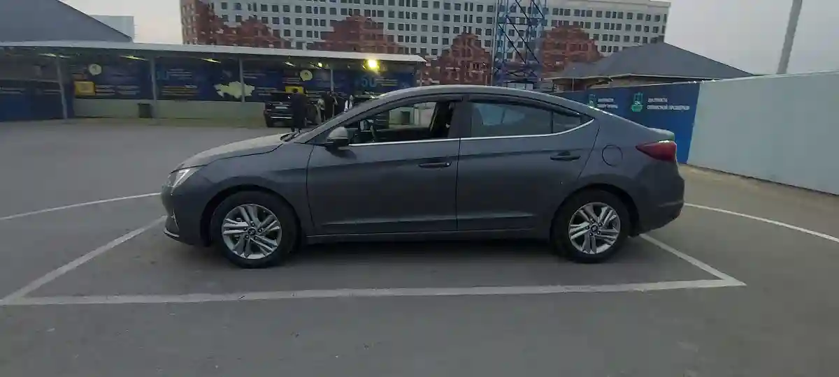 Hyundai Elantra 2019 года за 8 500 000 тг. в Шымкент