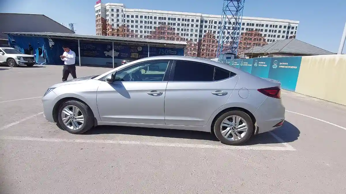 Hyundai Elantra 2019 года за 8 500 000 тг. в Шымкент