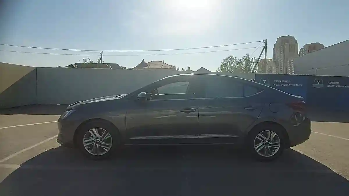 Hyundai Elantra 2019 года за 8 600 000 тг. в Шымкент