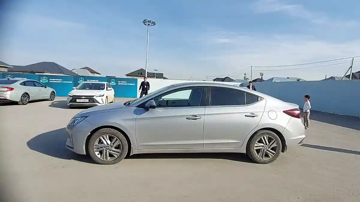 Hyundai Elantra 2019 года за 8 500 000 тг. в Шымкент