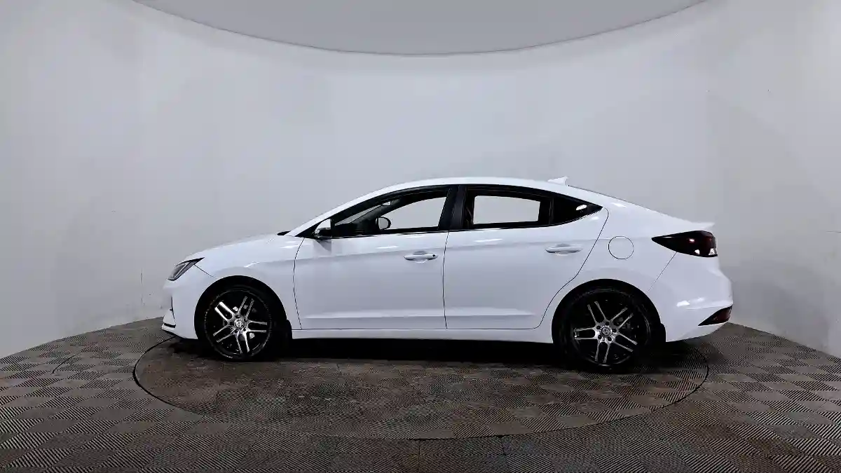 Hyundai Elantra 2019 года за 7 990 000 тг. в Астана