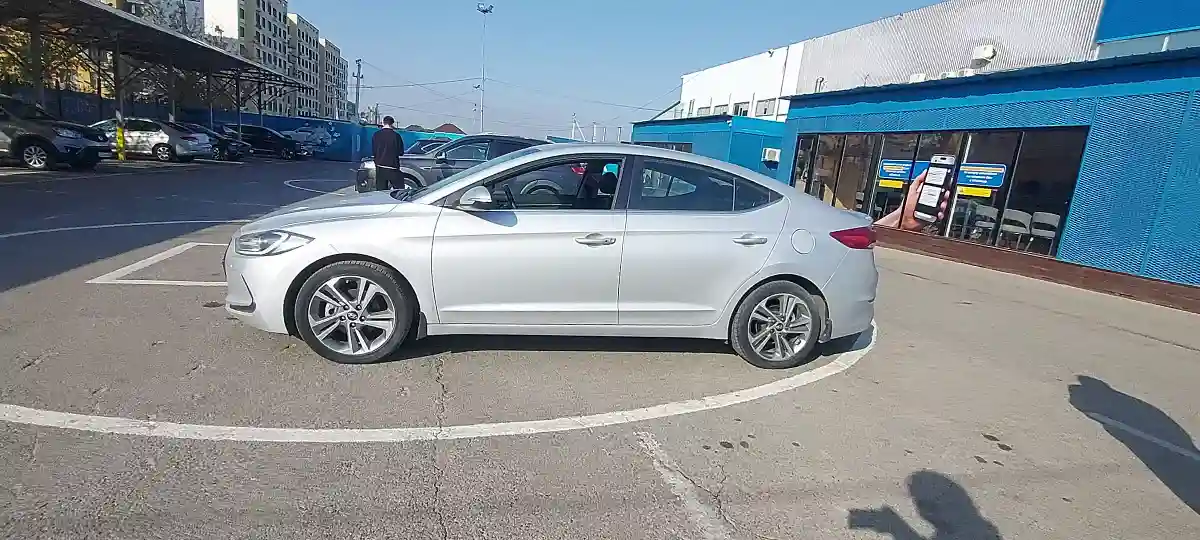 Hyundai Elantra 2018 года за 6 000 000 тг. в Алматы