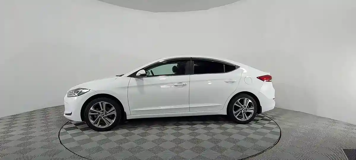 Hyundai Elantra 2018 года за 8 189 000 тг. в Атырау