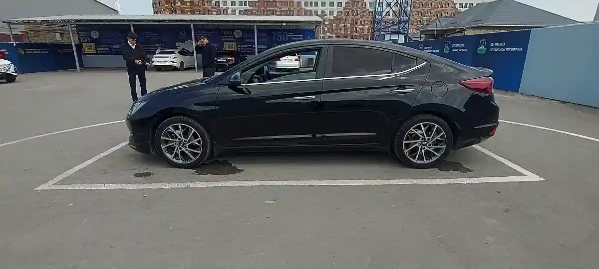 Hyundai Elantra 2019 года за 9 500 000 тг. в Шымкент