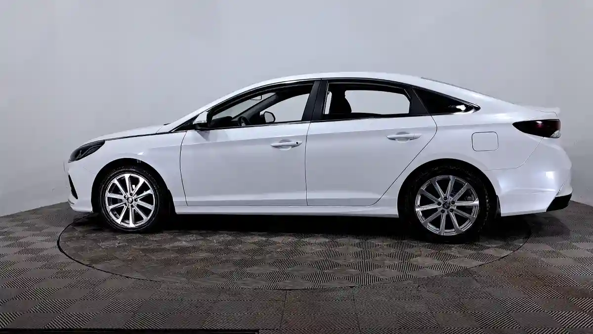 Hyundai Sonata 2019 года за 9 890 000 тг. в Астана