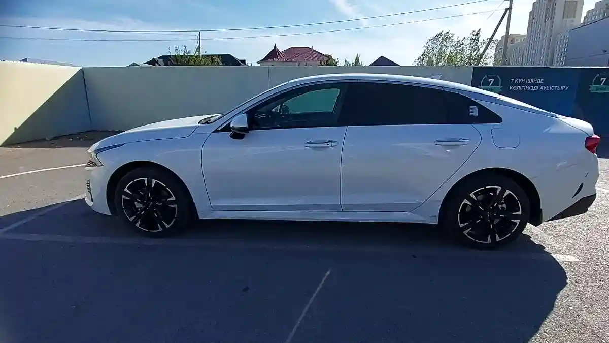 Kia K5 2023 года за 14 000 000 тг. в Шымкент