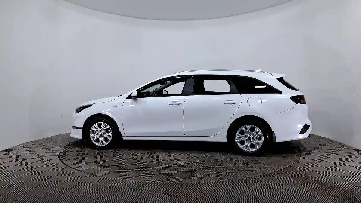 Kia Ceed SW 2023 года за 9 490 000 тг. в Астана