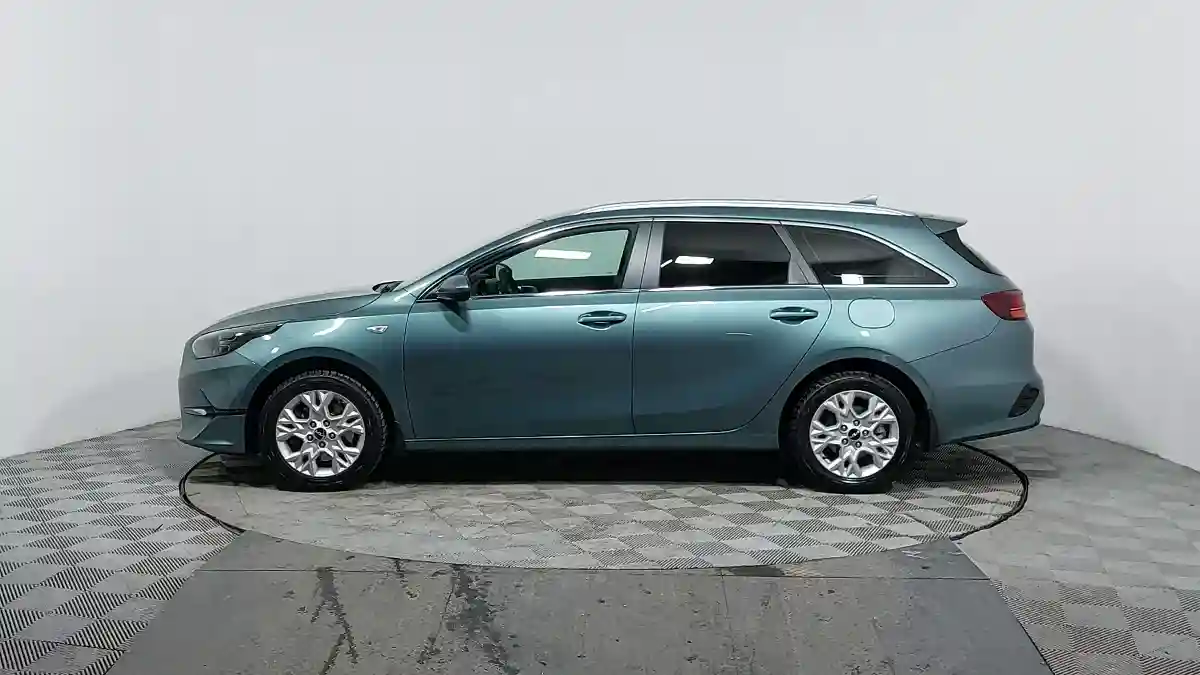 Kia Ceed SW 2022 года за 10 990 000 тг. в Астана