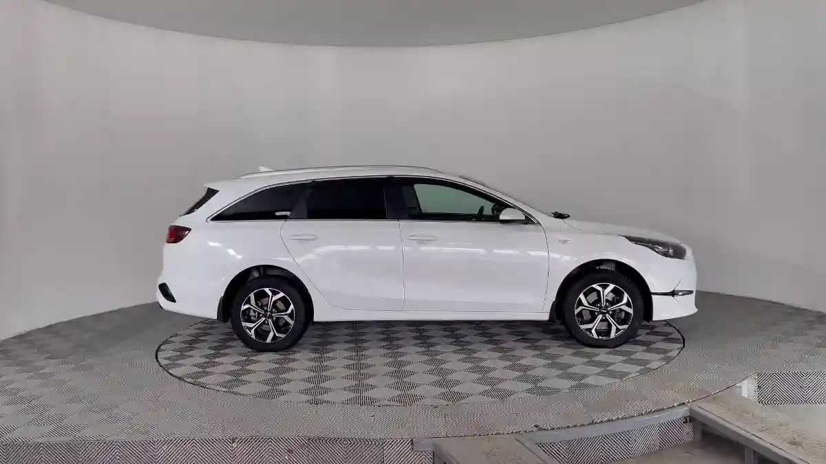 Kia Ceed SW 2022 года за 10 250 000 тг. в Караганда