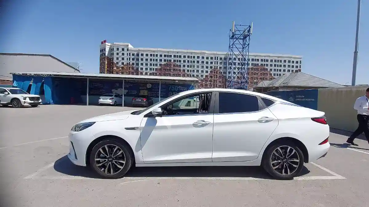 JAC J7 2023 года за 7 800 000 тг. в Шымкент
