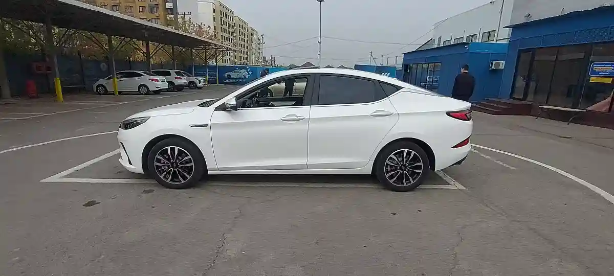 JAC J7 2023 года за 7 000 000 тг. в Алматы