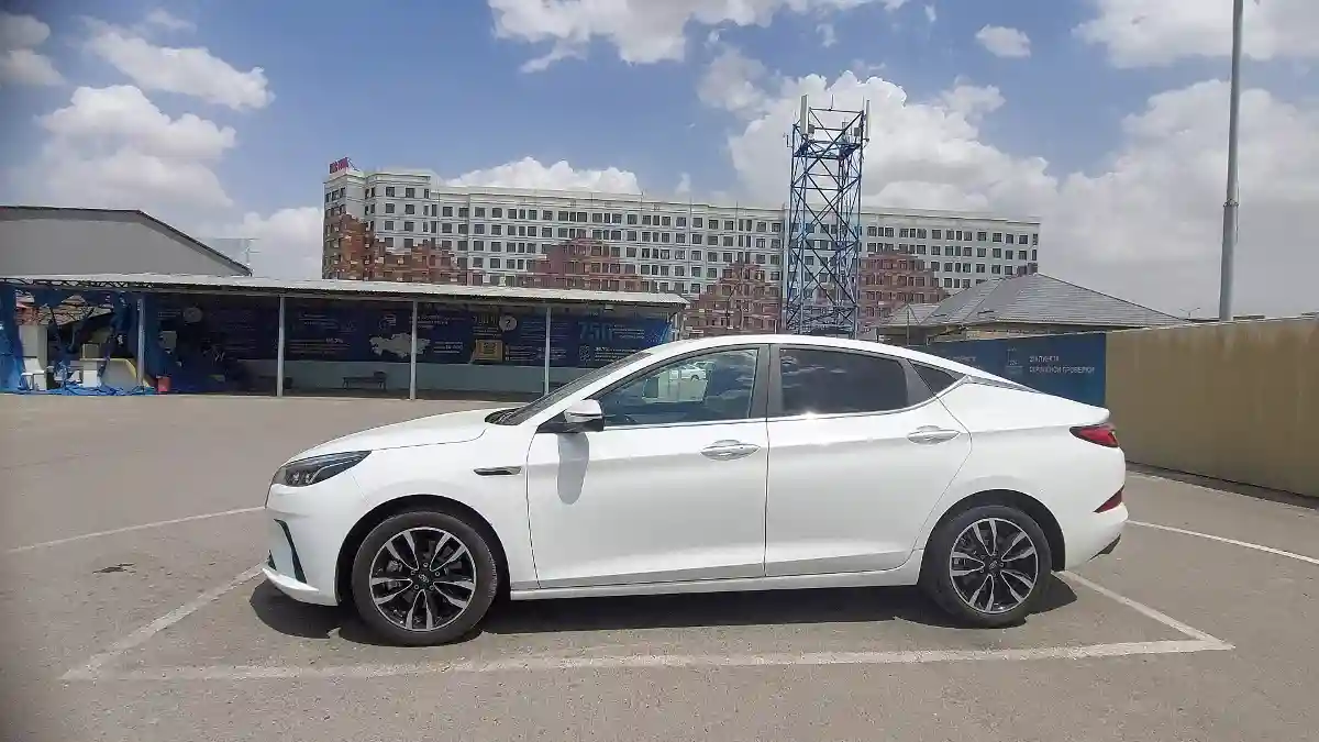 JAC J7 2023 года за 7 000 000 тг. в Шымкент