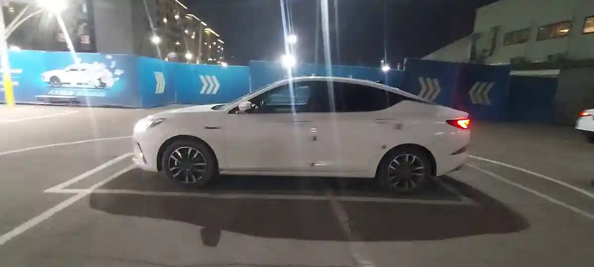 JAC J7 2023 года за 7 000 000 тг. в Алматы