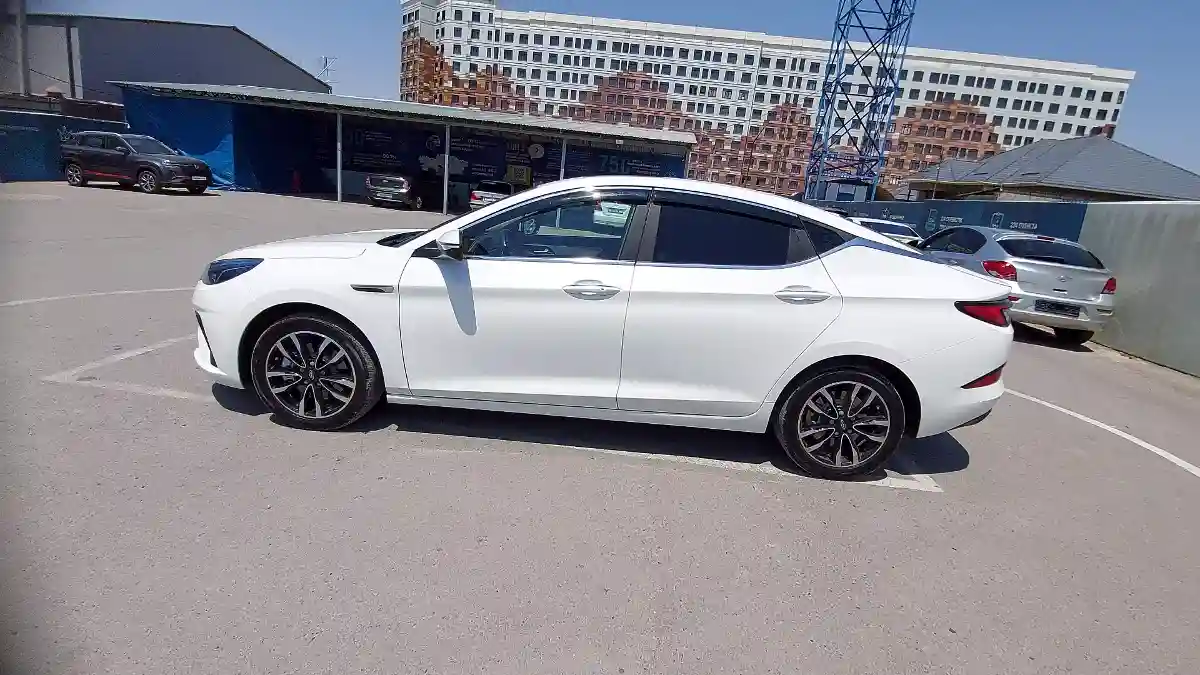 JAC J7 2023 года за 7 800 000 тг. в Шымкент